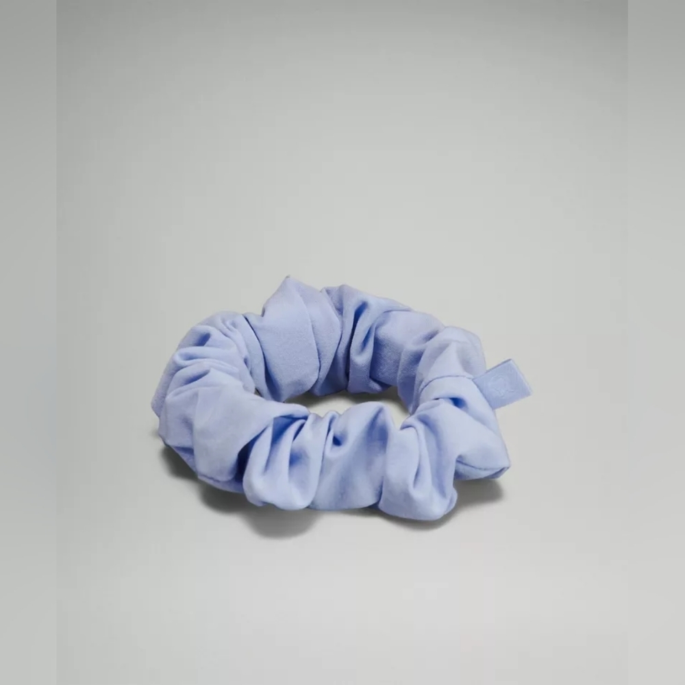 Lululemon Blen Uplifting Scrunchie NEW w/tag